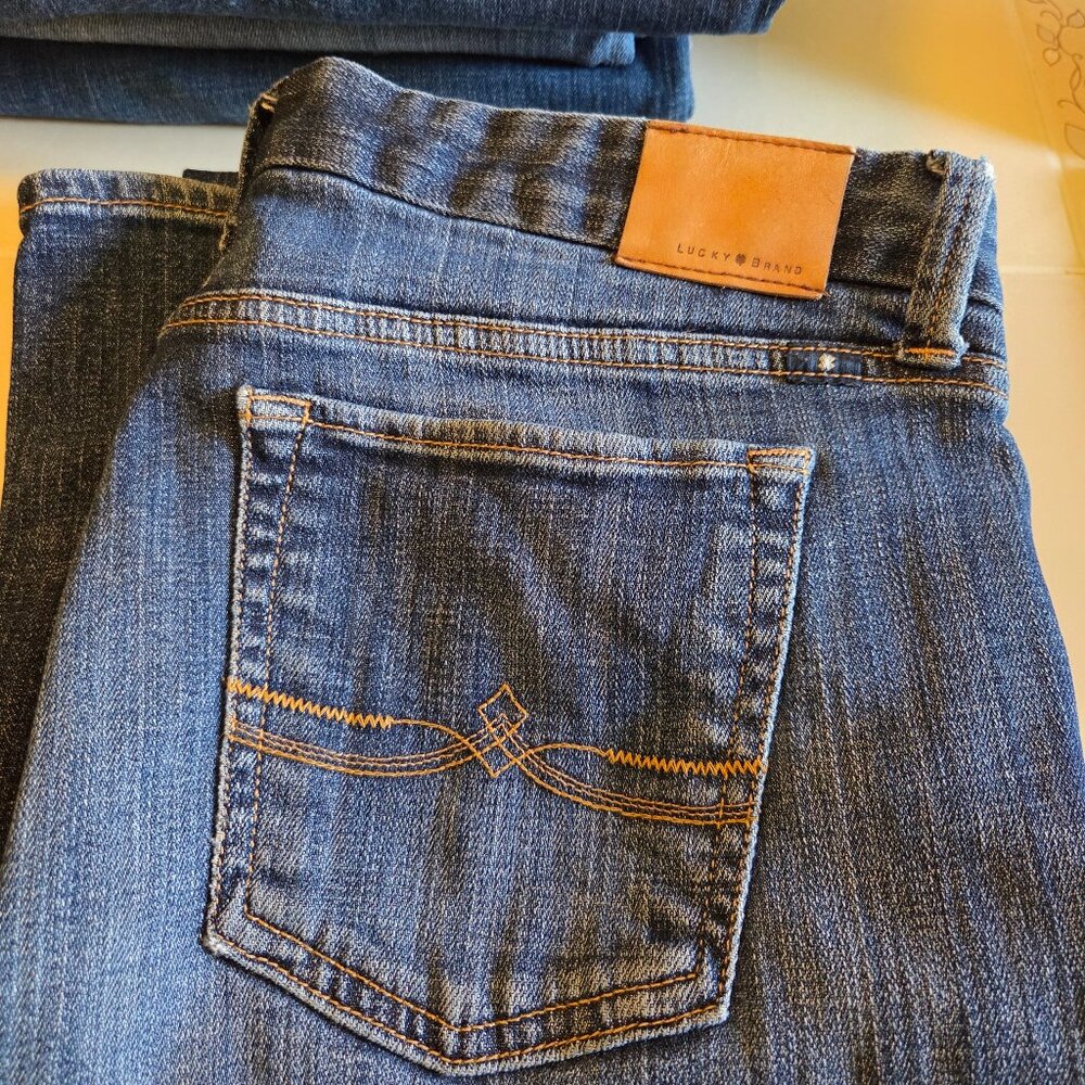 Priced to sell - Lucky Brand Sweet Boot Jeans — Flattering Dark Wash (14/32)